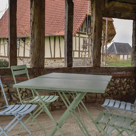 Amazing In Gournay-en-bray W/ Outdoor Swimming Pool, Wifi And Outdoor Swimming Pool בית נופש גורנה-אן-ברי