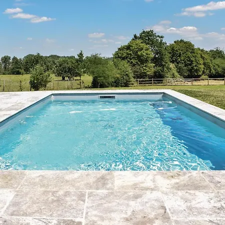 Amazing In Gournay-en-bray W/ Outdoor Swimming Pool, Wifi And Outdoor Swimming Pool בית נופש *